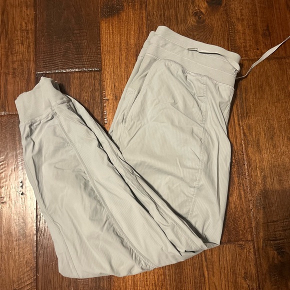 Lululemon Dance Studio Jogger
Silver Drop - Picture 3 of 3